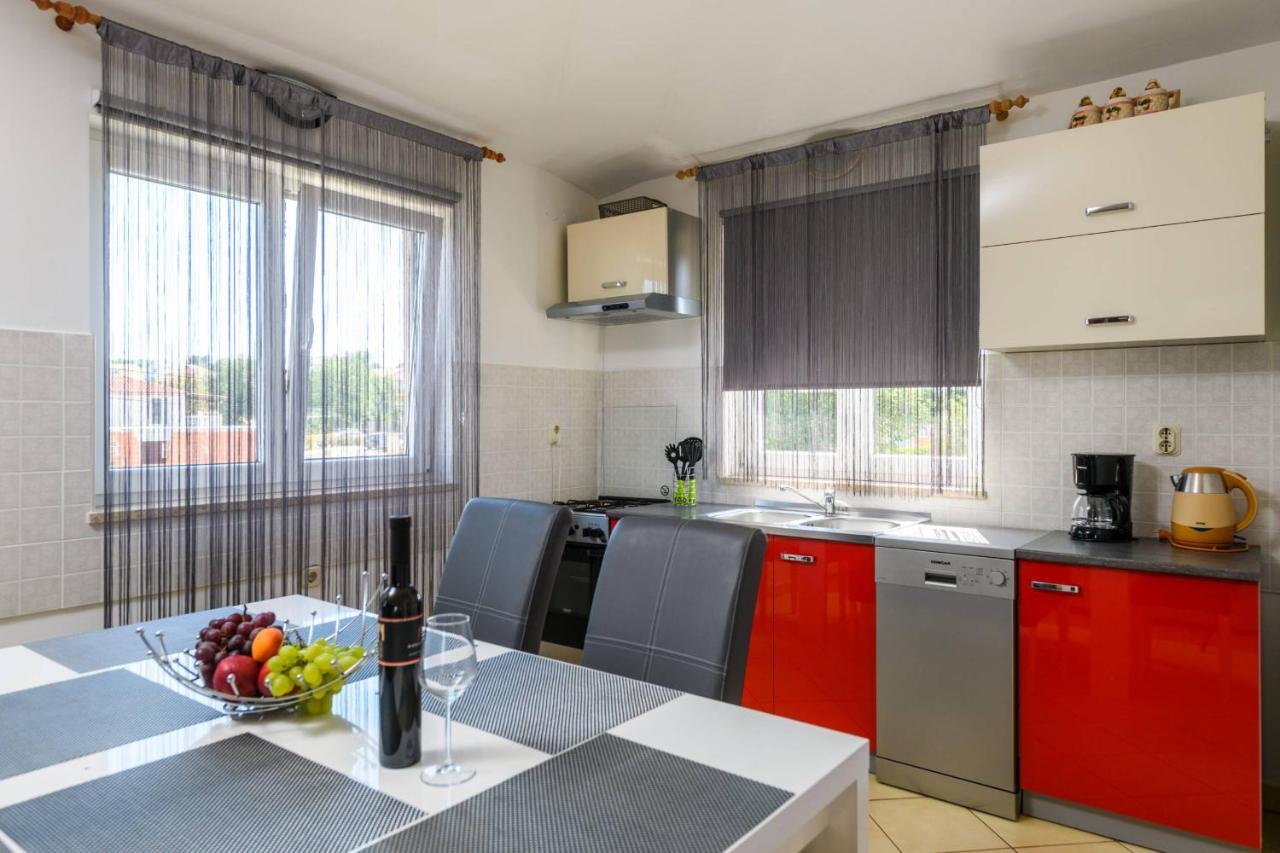 Ana Appartement Ližnjan Buitenkant foto